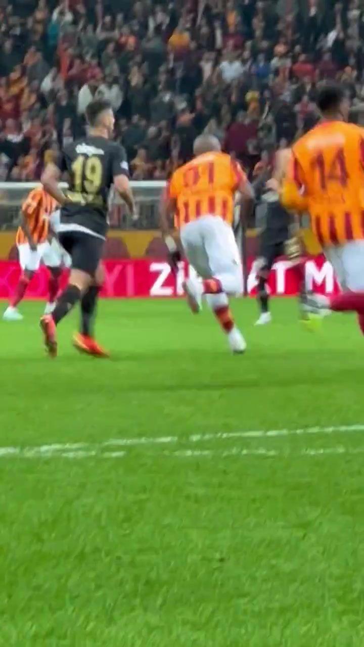 伙食不错！租借在加拉塔萨雷的恩东贝莱胖成了这样