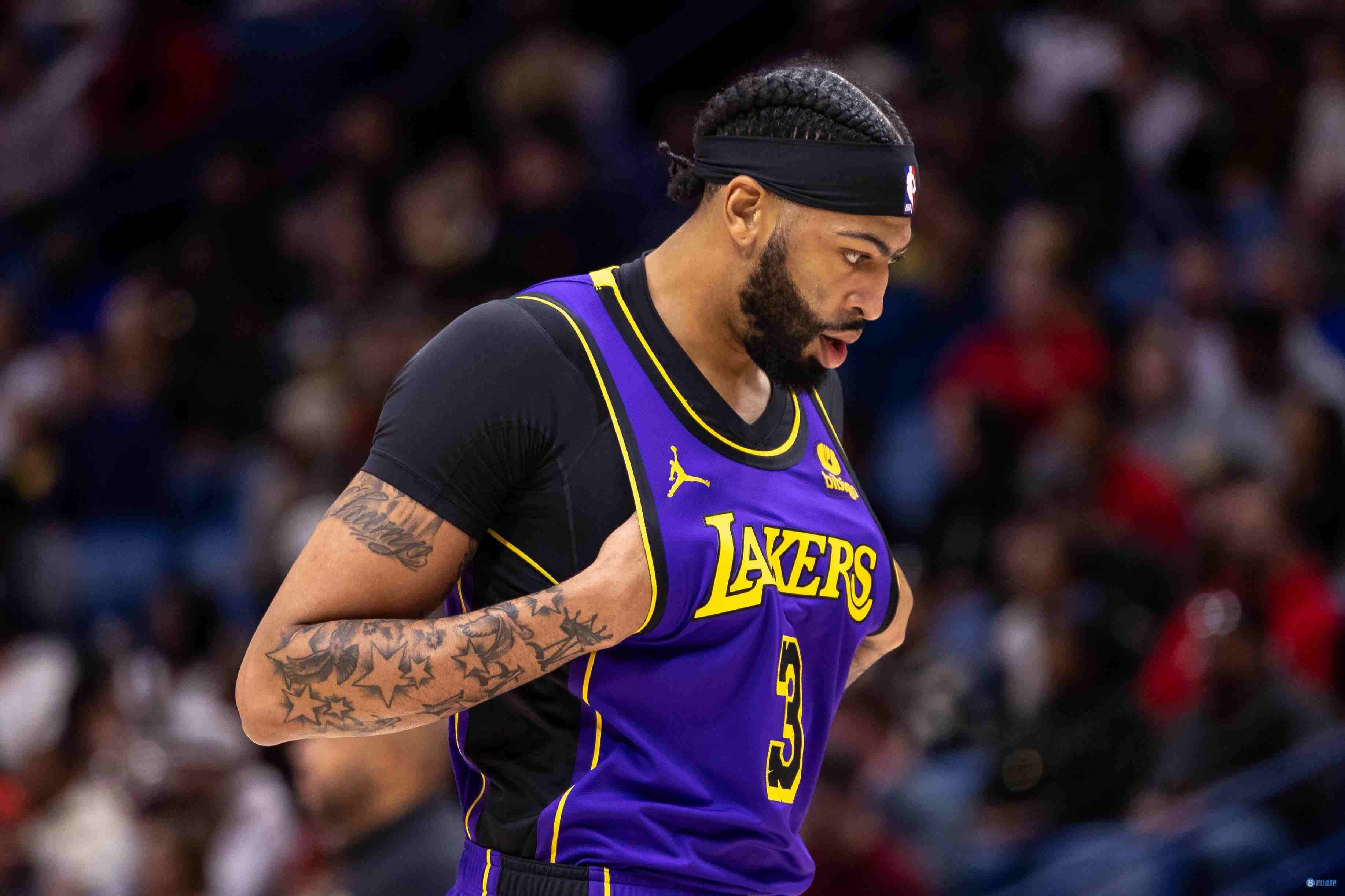 末节未出战！浓眉：腹股沟伤在下半场发作 无法在攻防端自如移动