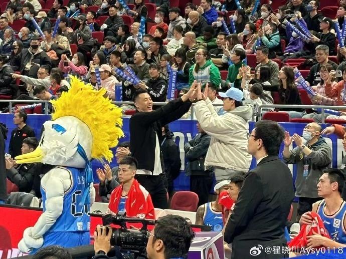 大胜广厦！翟晓川：今天比赛很到位 我与曾凡博的气氛组也很到位