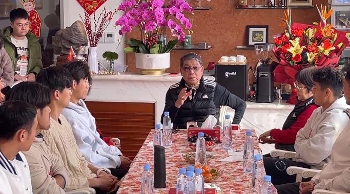 徐根宝寄语国脚：有了你们也上不去，不要牛得很，要认清自己水平