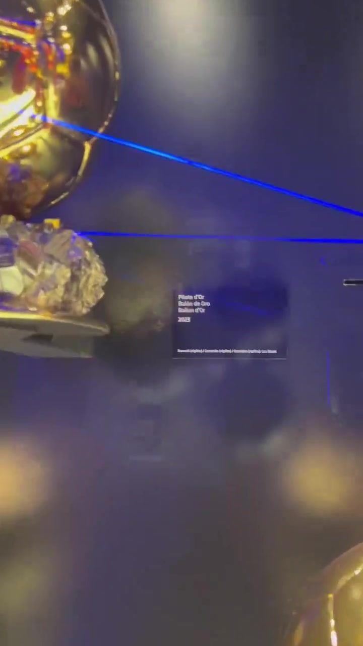 记者：梅西将他的第八座金球奖捐赠给了巴萨博物馆