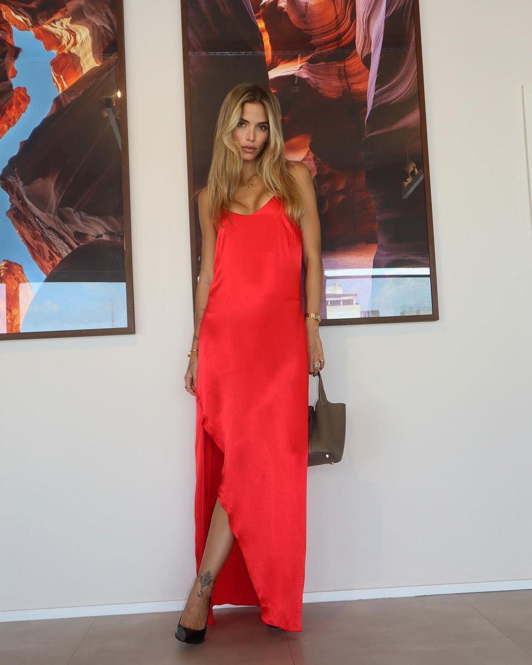 【社交秀】瓦尔加性感运动装 乔治娜和孩子们逛迪斯尼