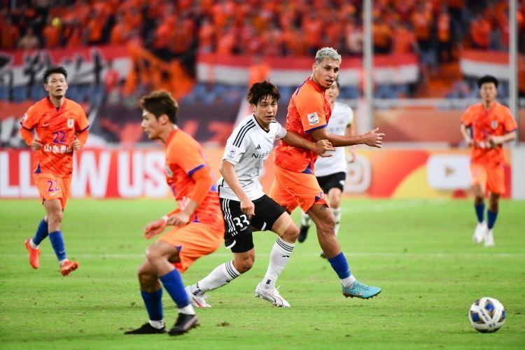 山东泰山vs横滨水手历史交手：泰山2胜2负，本赛季小组赛曾遭双杀