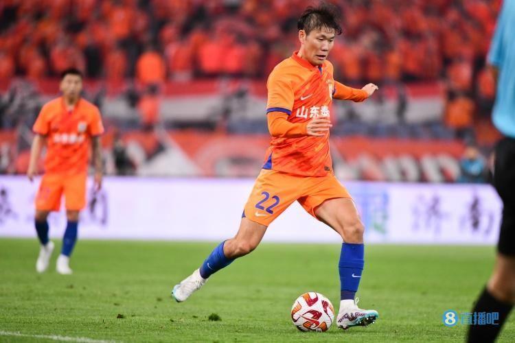 记者：在伊万的注视下，踢得不错的李源一、小摩托有机会进国足？