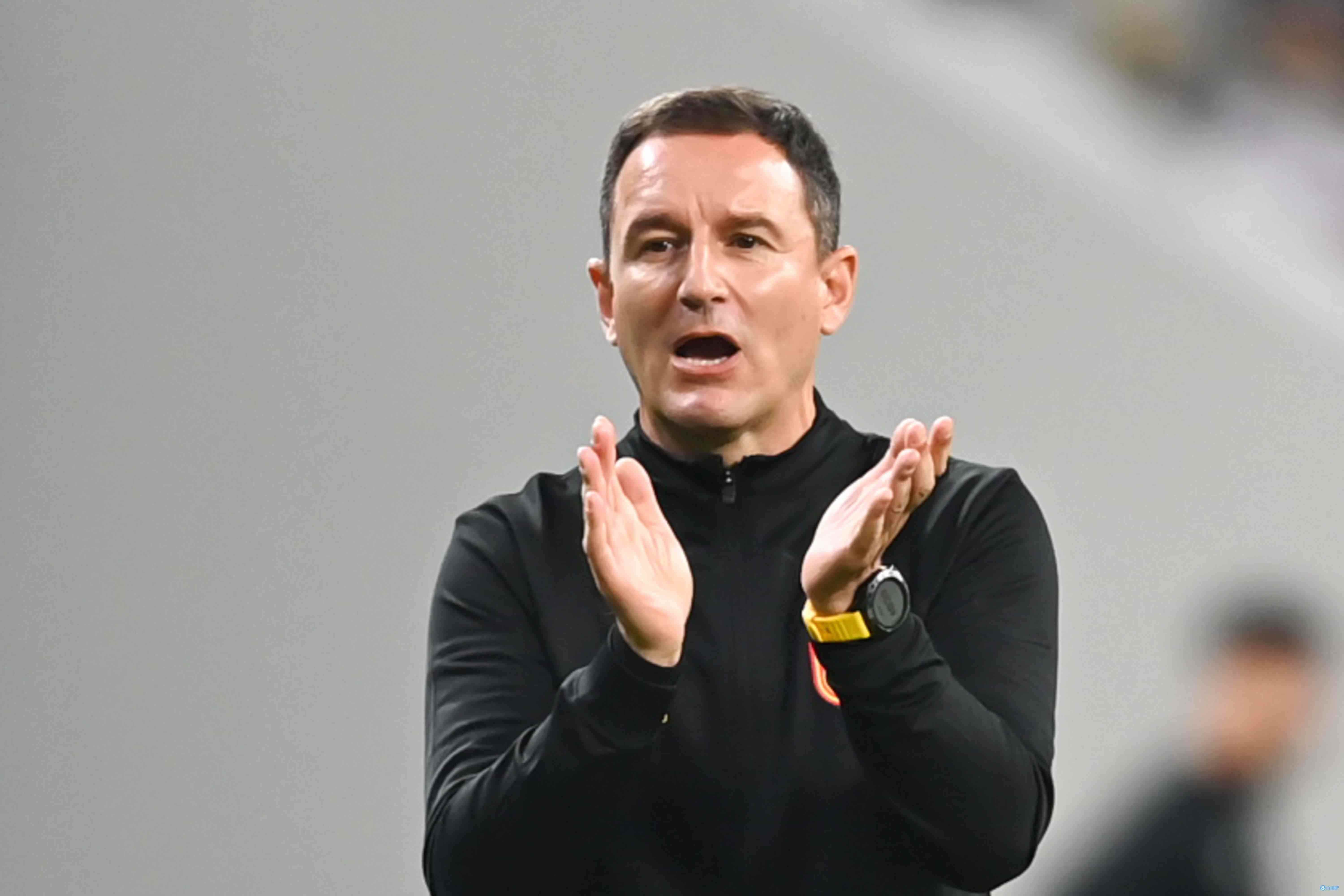 记者：国足当初为何选扬科维奇并开125万欧高薪？不能蒙混过关