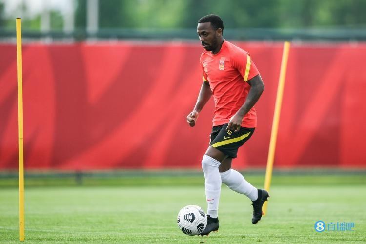 时隔两年重返国家队！30岁的费南多能否迎来国足首秀？