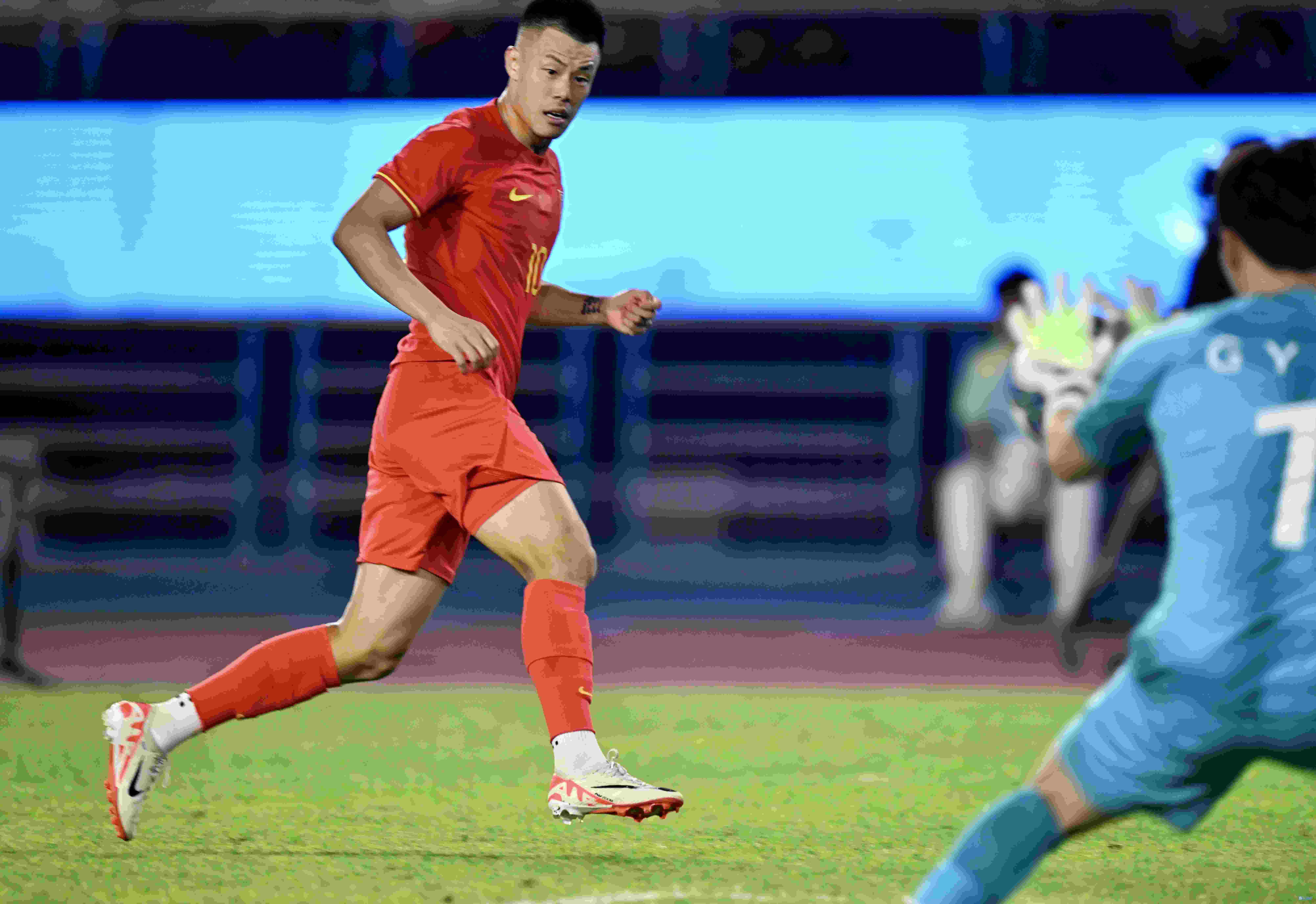 老将换老将走了35岁谭龙，回来了34岁艾克森和30岁费南多