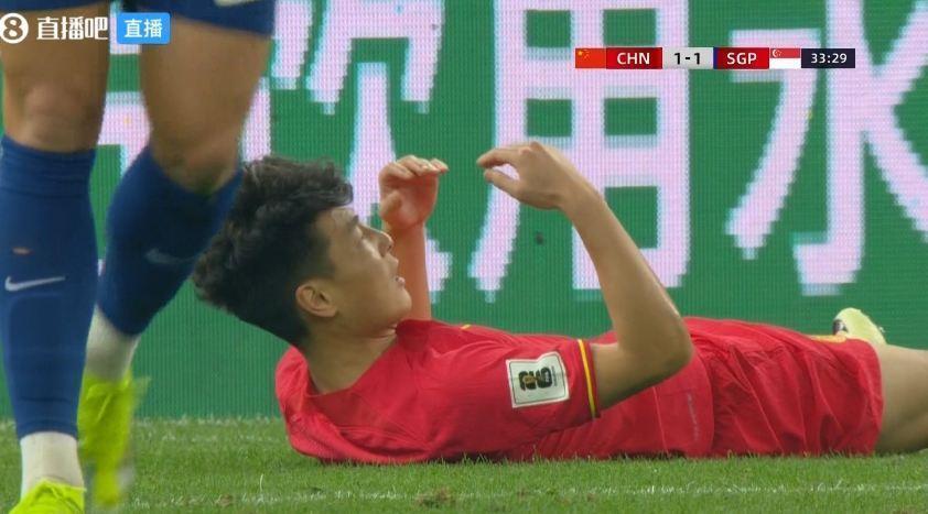 武队！武磊半场合辑：单刀破门，错失准单刀 头球顶高