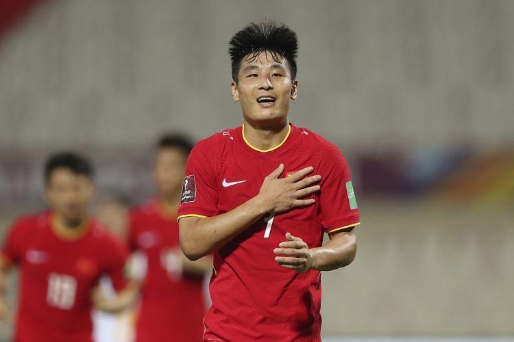 媒体人：个人表演 大局观 场上队长引领作用，必须要向武磊道歉