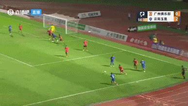 打爆了！拉布亚德、穆谢奎连续破门，玉昆4-0广州
