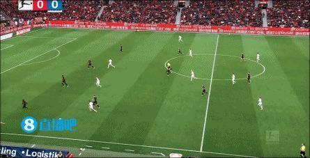 勒沃库森0-1落后！韦霍斯特倒地送助攻，拜尔突入禁区推射破门