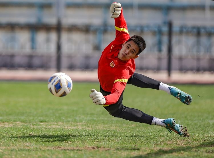 日本球迷谈于金永踢前锋：过于超前了吧，这是现实版的若岛津健？