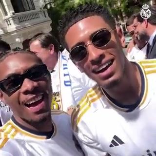 Hala Madrid！皇马社媒晒阿拉巴、贝林厄姆夺冠庆典视频