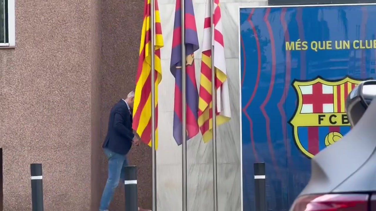 讨论换帅？记者：拉波尔塔的顾问马西普来到诺坎普办公室