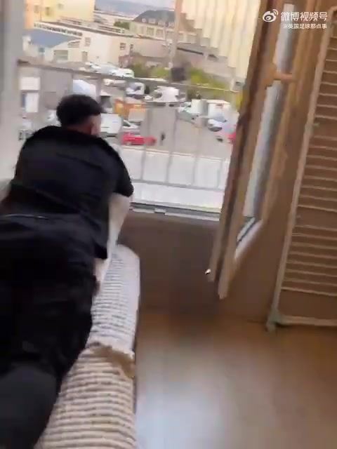 住在球场旁边看球是什么体验？电视直播都不香了