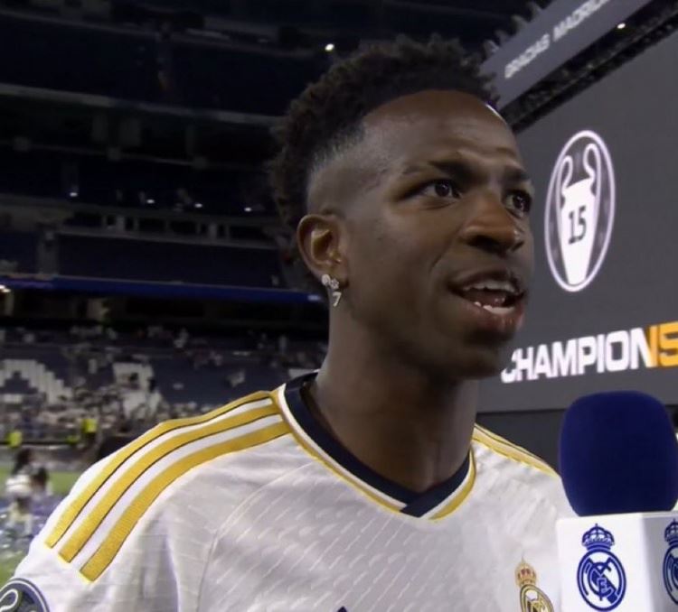 维尼修斯：我们从4位6冠传奇身上学到很多 这的年轻人还想赢更多