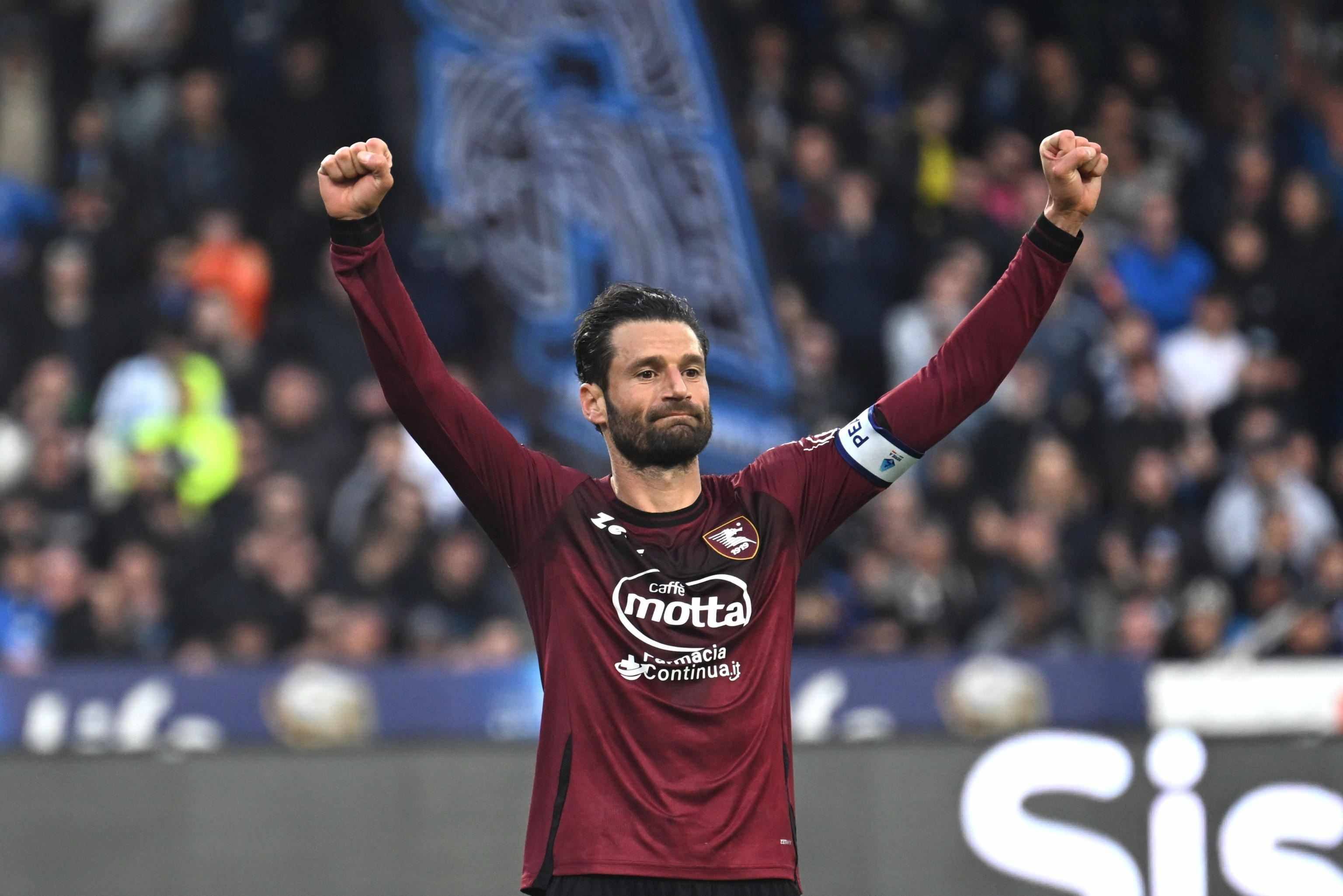 意媒：萨勒尼塔纳降级后坎德雷瓦想离队，解约金40万欧&科莫有意