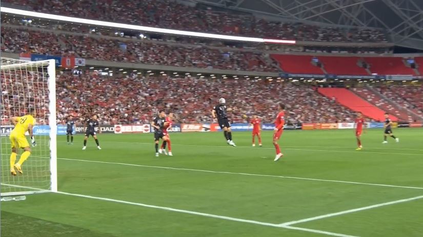 韩国2-0领先！周敏圭高高跃起头球破门