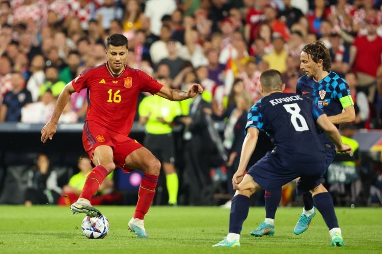 欧洲杯Day2看点： 三大传统足球强国亮相，西意荷谁能取得开门红