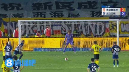 恩里克造点亲自主罚绵软无力,直接被西海岸门将没收!