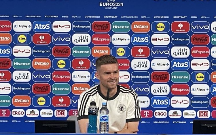 米特尔施塔特：把球传给顶级球员就完事了 克罗斯总有趣语挂嘴边