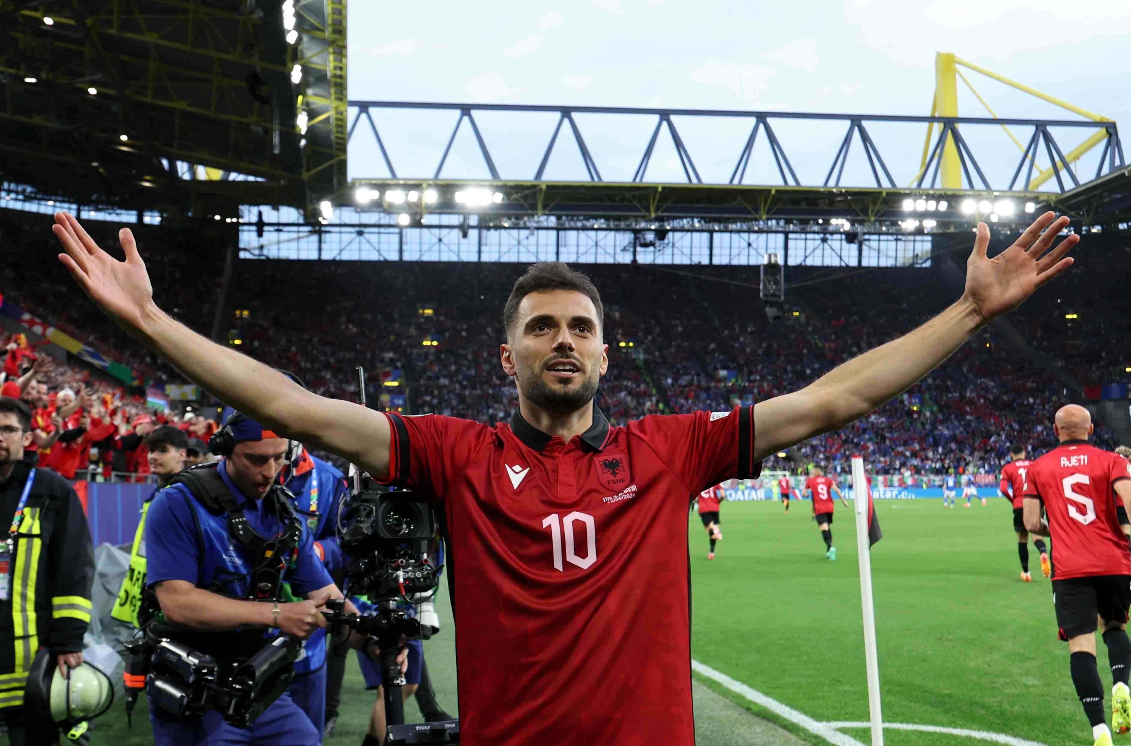 媒体人：欧洲杯几支弱队没龟缩摆大巴 中国足球理念水平已被甩开