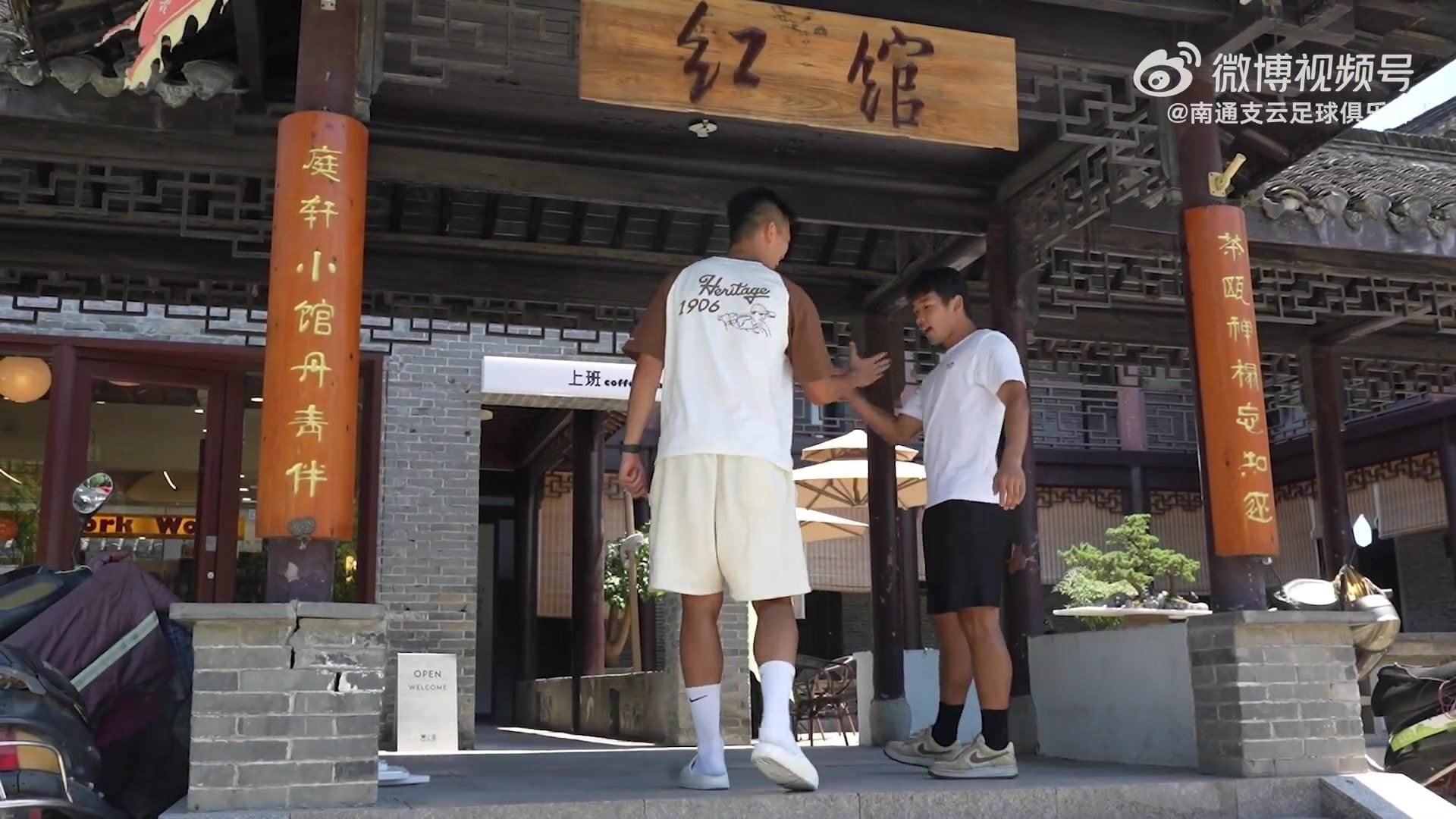 球队迎来两位00后的新狼兵贾博琰、梁少文，让我们看看他们的专访
