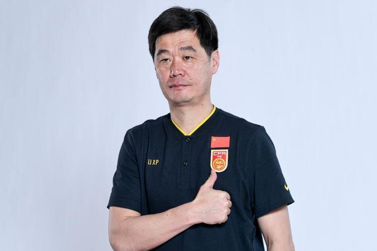 记者：李霄鹏此时接手沧州是条汉子 应对大比分输申花有心理准备