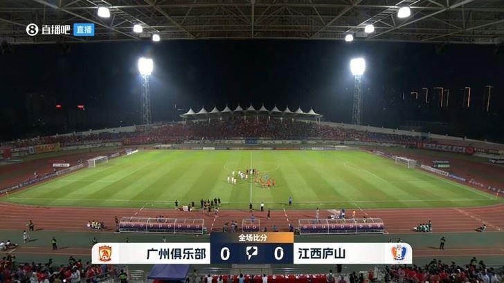 粤媒：广州队3连平冲超急刹车 比赛尾声2次争议判罚均不利于广州