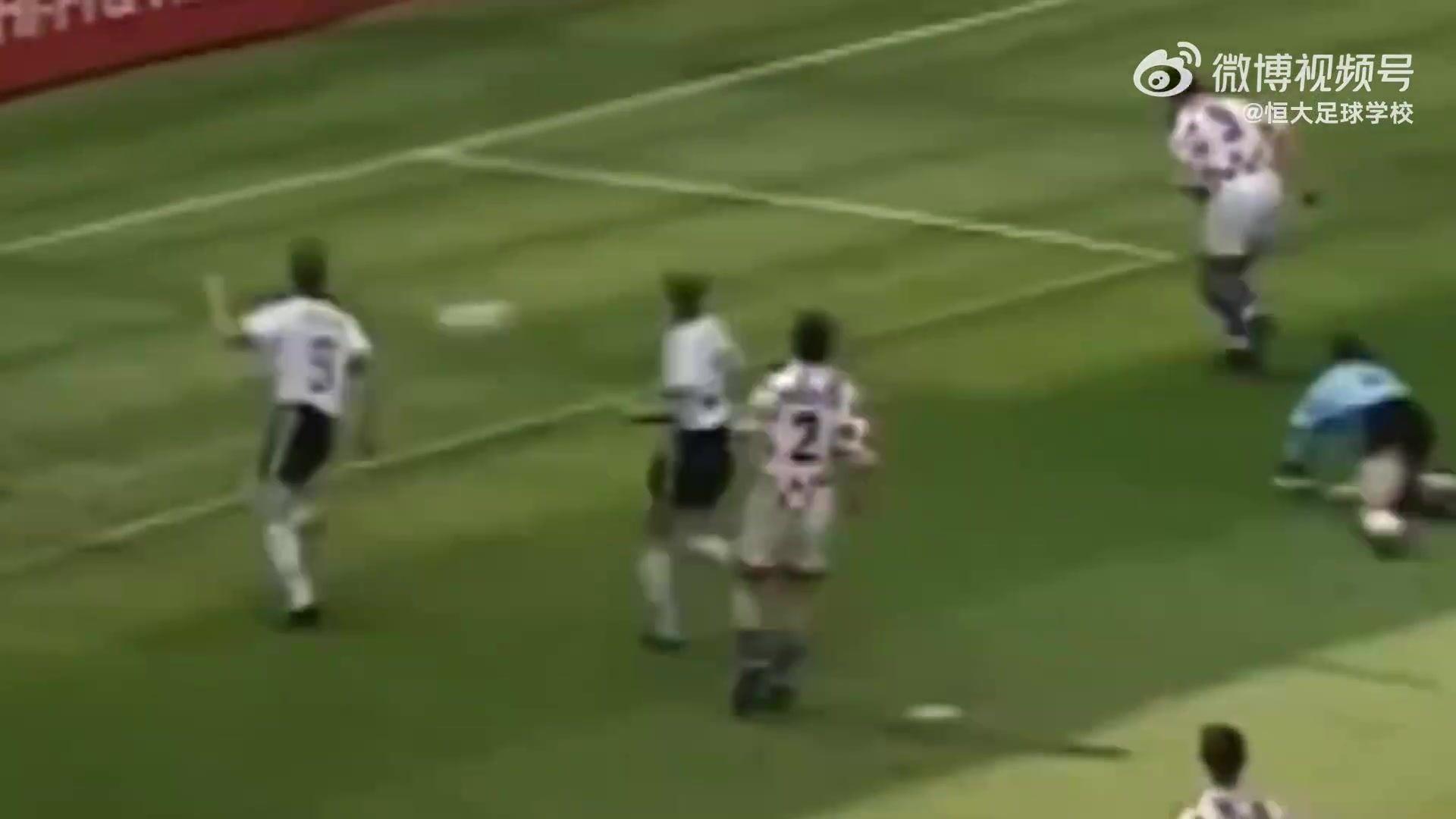 克罗地亚名宿达沃-苏克造访恒大足校，点赞恒大青训成果