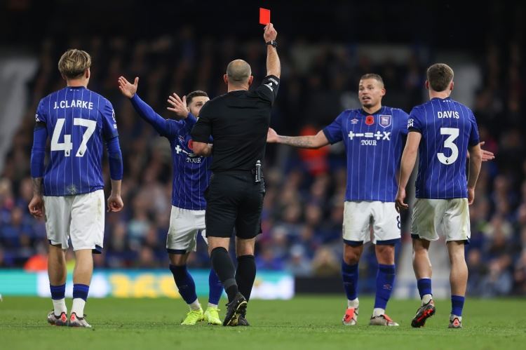 本轮染红！曼城花4900万签菲利普斯 两度外租，周薪15万合同剩4年