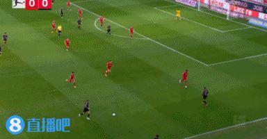纯纯个人能力!凯恩禁区前转身过人 暴力抽射一气呵成 拜仁1-0领先