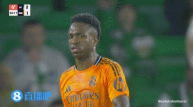 因抗议染黄，维尼修斯非常不满：一如既往，对我来说这总是黄牌