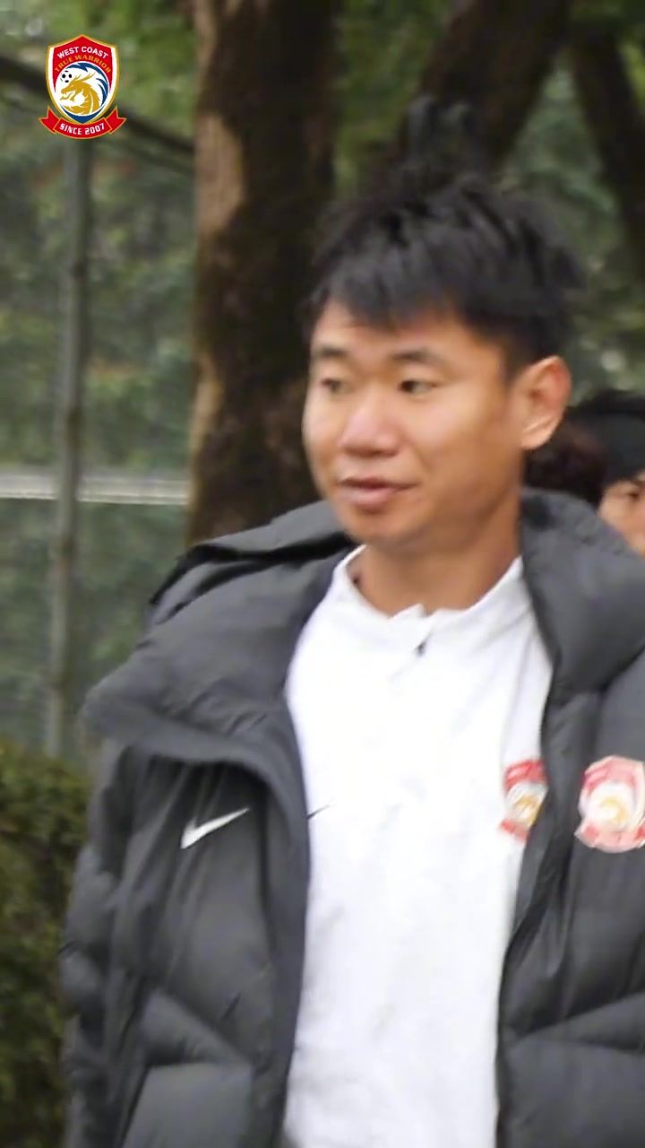 青岛西海岸官方：球队已抵达杭州，开启联赛间歇期集训备战