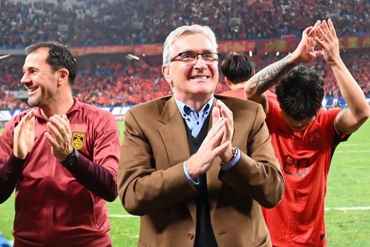 国足迎来蜕变老将新人各司其职，“嵌合体”阵容迎来蜕变时刻