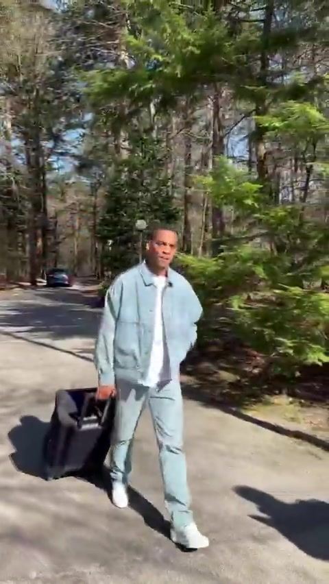 看看谁最有型荷兰官推晒球员报到视频：队长范迪克领衔