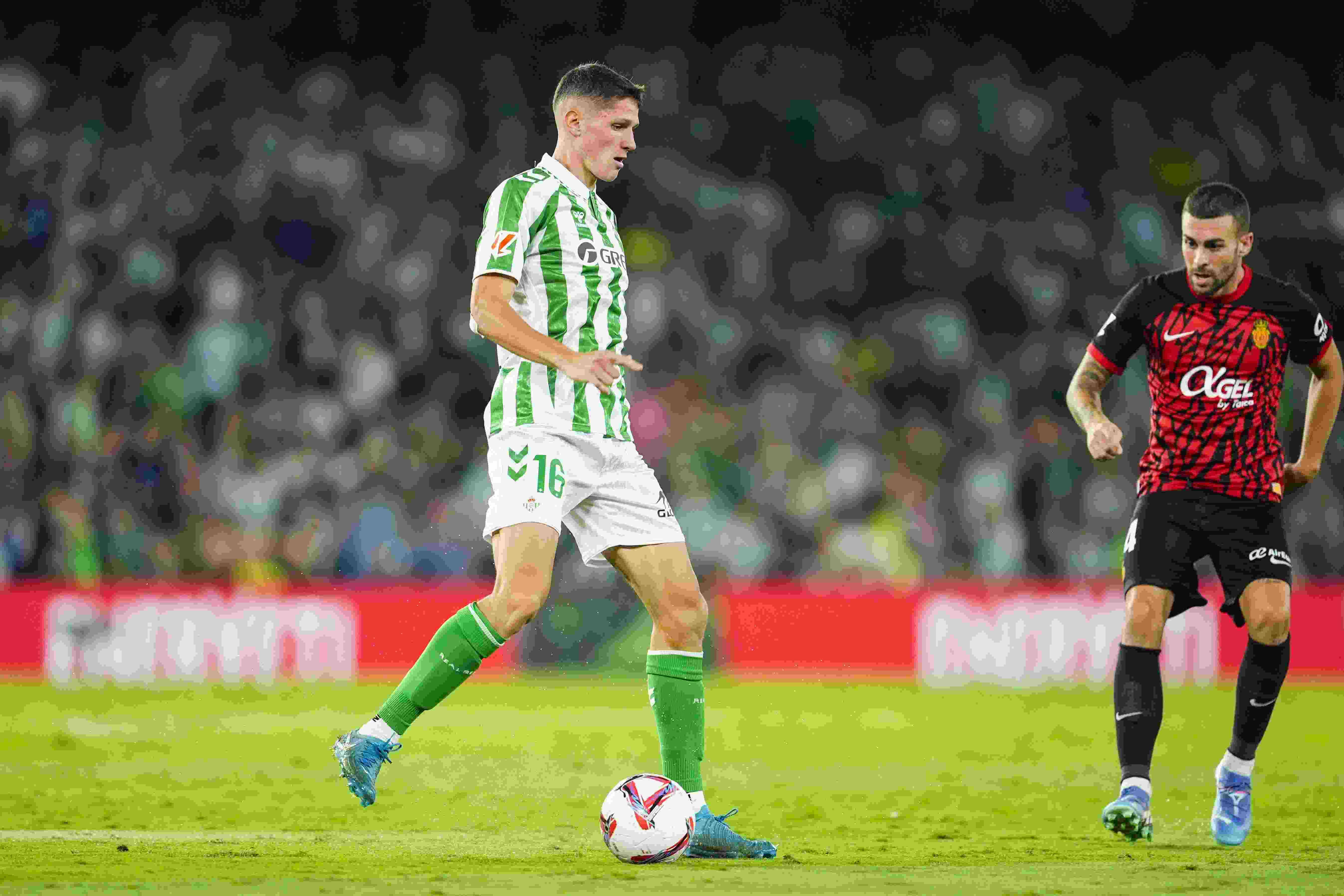 罗马诺：阿尔蒂米拉将与贝蒂斯续约至2029年，他是曼城的引援目标