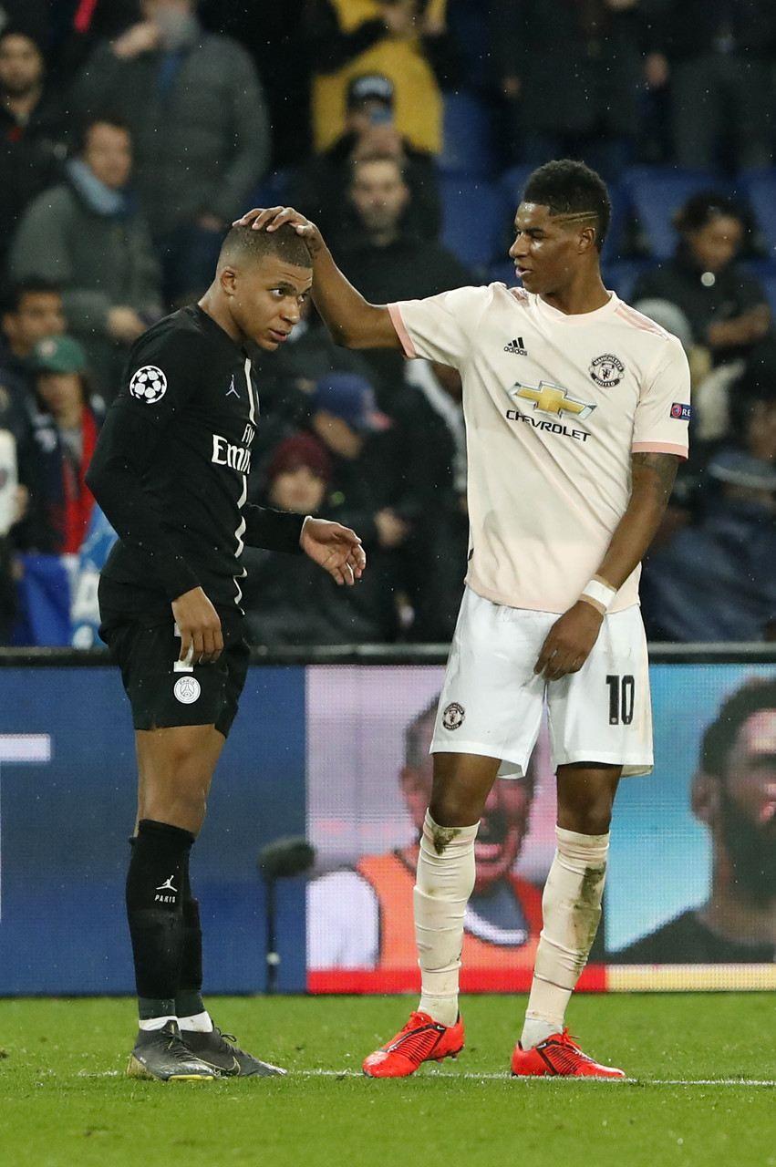 梦游78分钟6年前同一片球场 拉什福德曾点杀巴黎 摸头姆巴佩