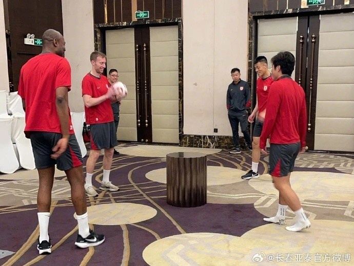 中超版图南绿北雪 亚泰将士全力备战新鹏城 净月基地粉雪遇春花