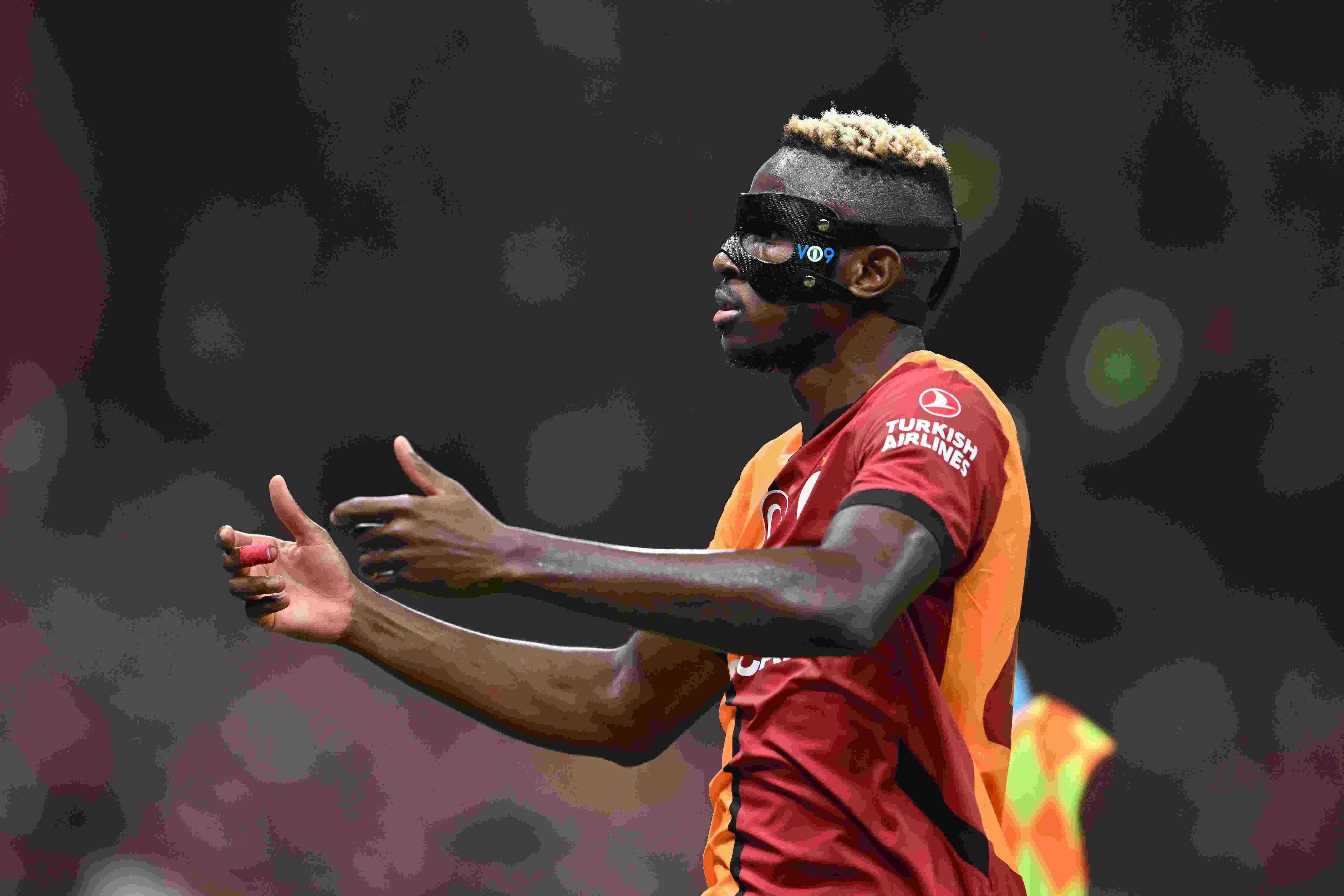 罗马诺：曼联没和奥斯梅恩等球员达协议，在等欧联杯结果