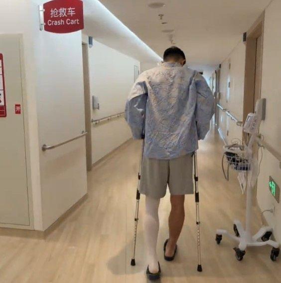 胡睿宝社媒：伤后坚持了两个多月必须手术了，希望以最好状态回归