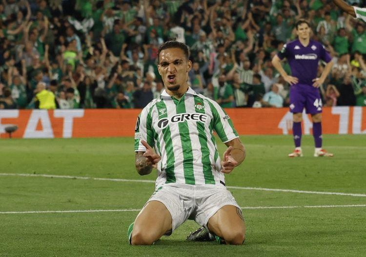 安东尼留下必踢欧战！贝蒂斯锁定欧战差1分进欧冠，曼联需夺欧联