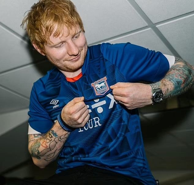 会员特权！官方：伊镇季票持有者可获得黄老板演唱会专属预售权