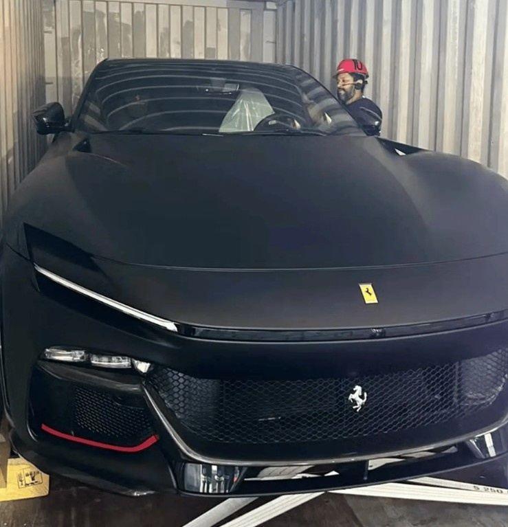小意思~内马尔斥资100万镑买法拉利，花费不到他在新月时一周薪水