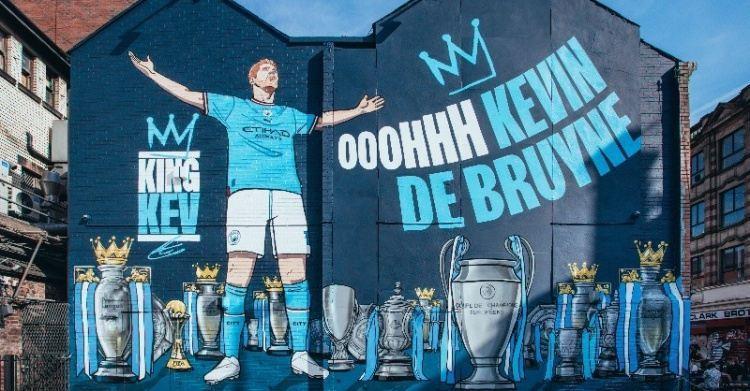 传奇！德布劳内壁画揭幕，其中包含他在曼城赢得的所有奖杯