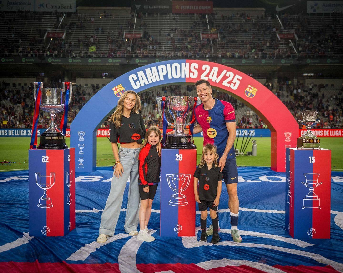 【社交秀】胡梅尔斯女友秀性感身材 瓦尔加休闲度假