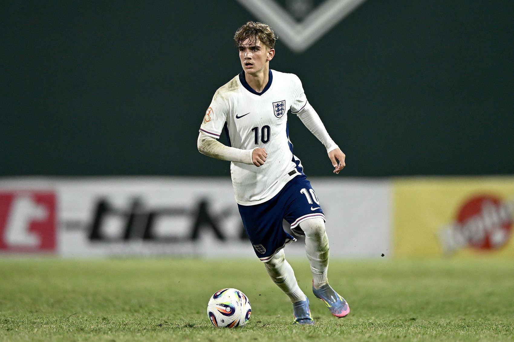 未来之星15岁枪手小将道曼闪耀欧少赛 一条龙破门 手术刀直塞