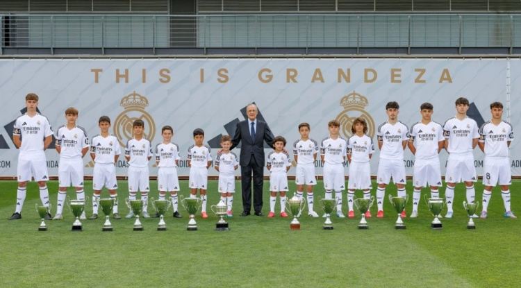 本赛季13支梯队夺冠！弗洛伦蒂诺与皇马各青训梯队会面并合影