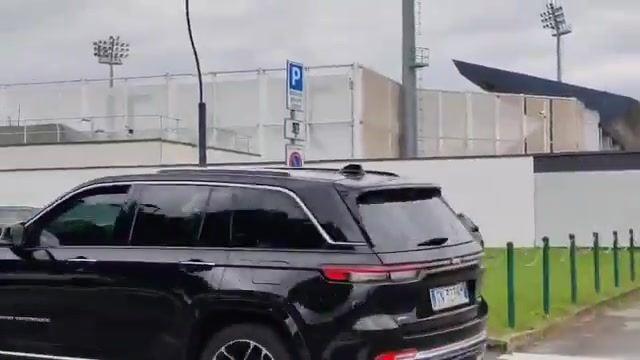 走马上任！记者：新任球队经理科莫利已抵达尤文总部
