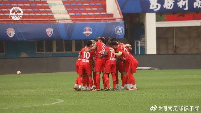 河南队与武汉三镇进行了一场热身赛，最终河南队主场4-2取胜
